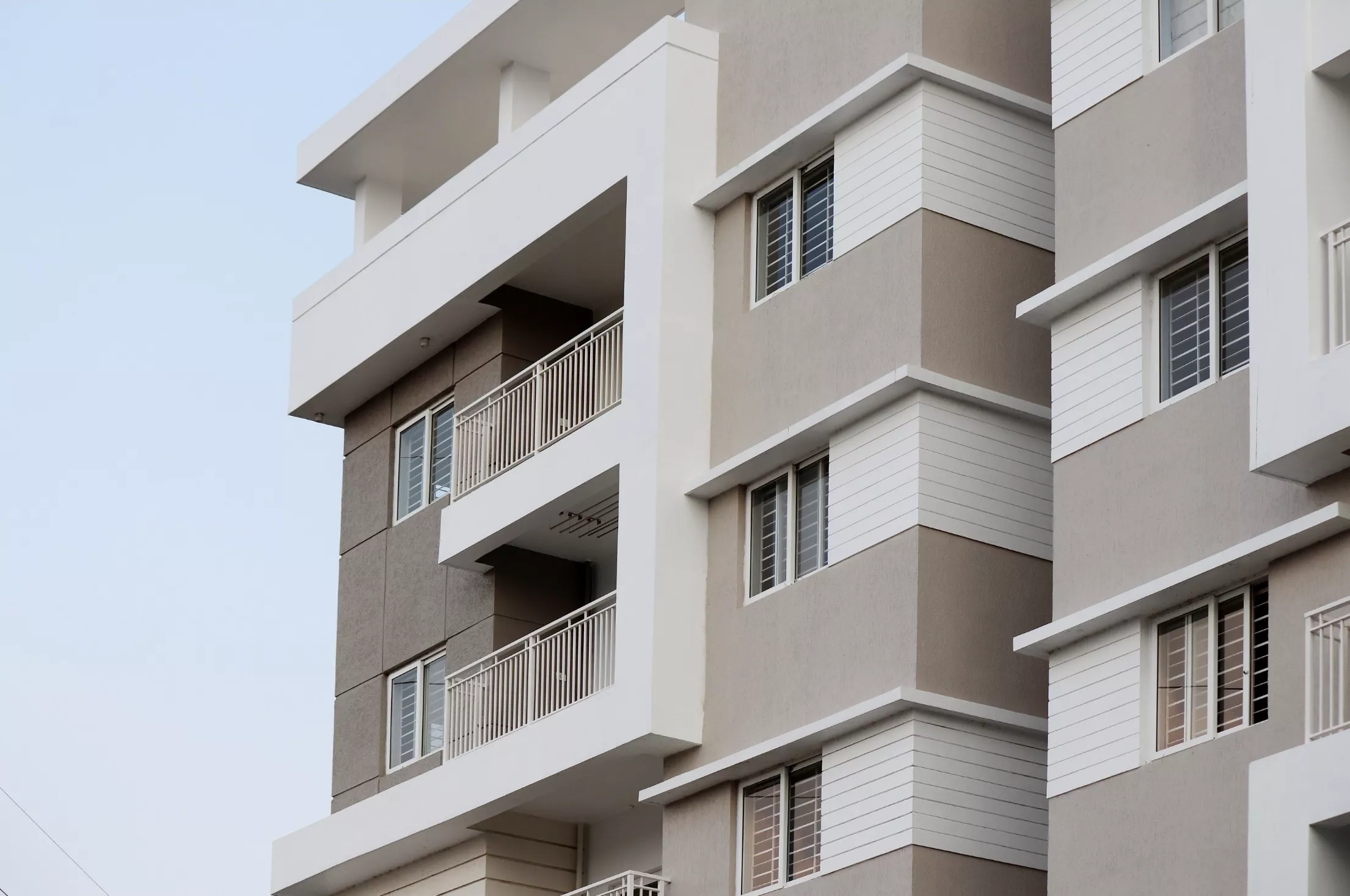 Servicio de instalación de fachadas ventiladas de AJC Construcción en Castellón